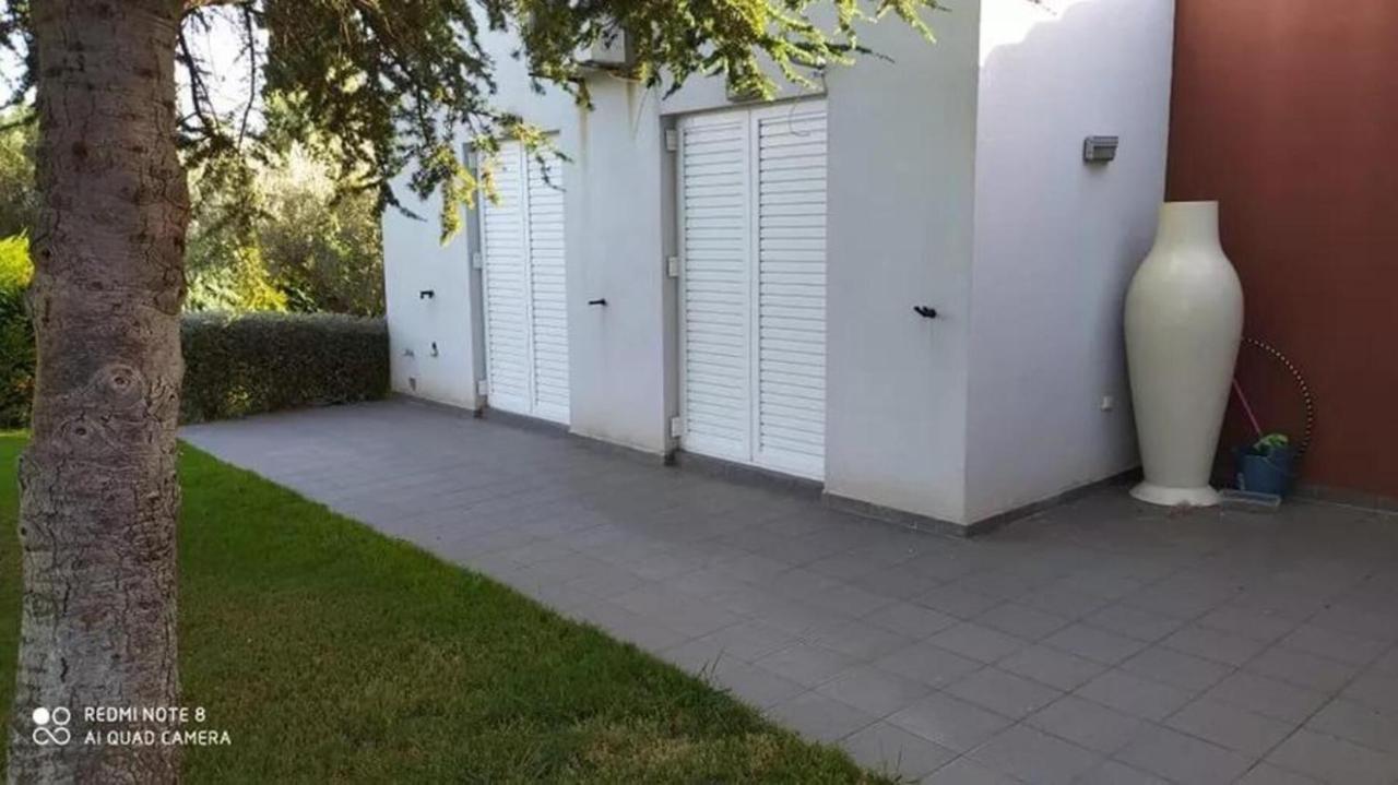 Luxurious 6 Bedroom In A Great Location *
