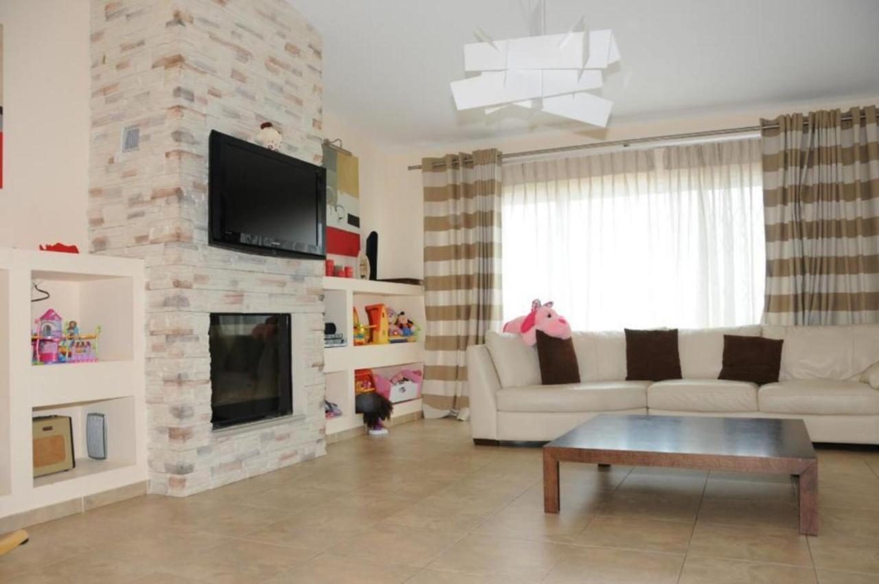 Luxurious 6 Bedroom In A Great Location Villa