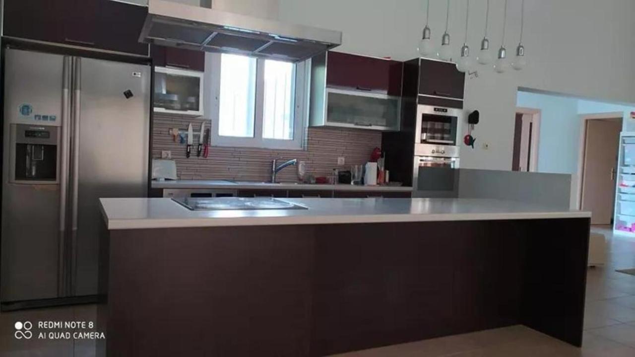 Villa Luxurious 6 Bedroom In A Great Location