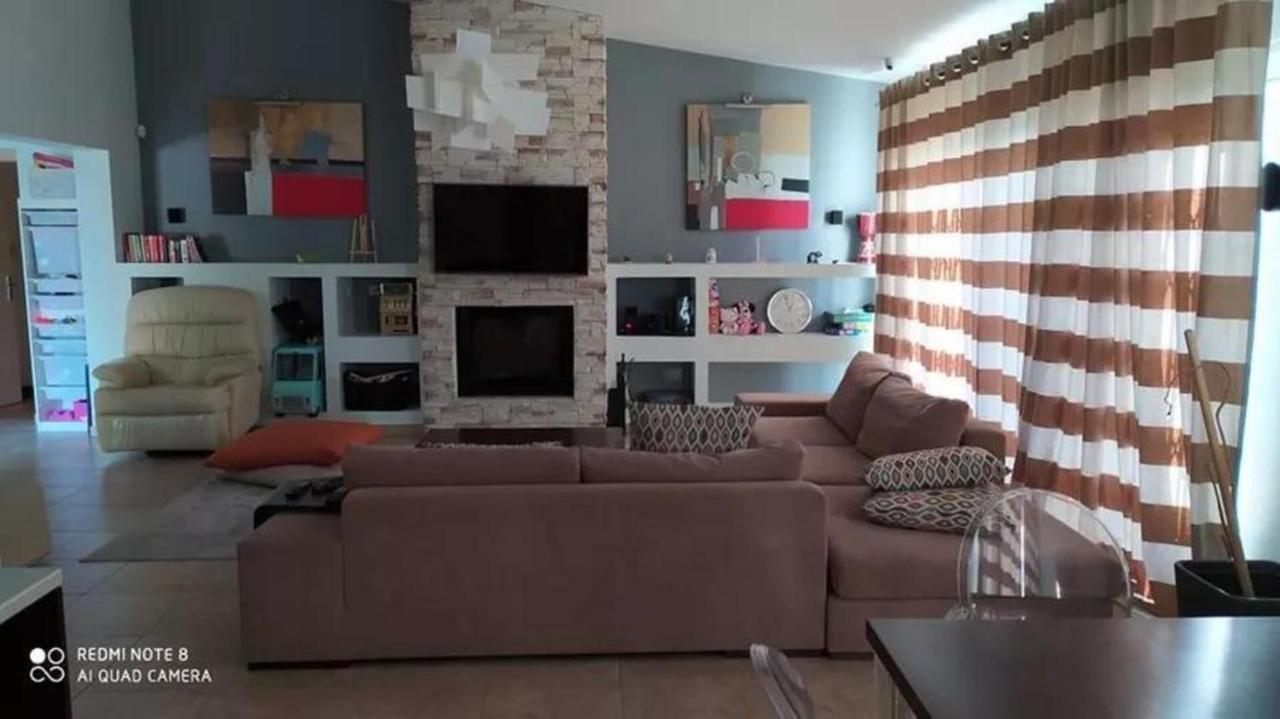 Luxurious 6 Bedroom In A Great Location *