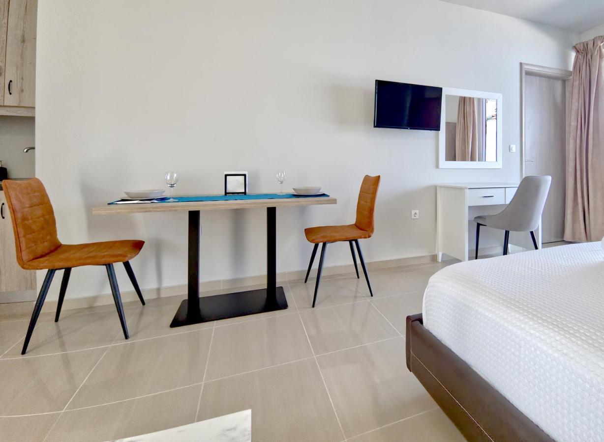 Epipleon Luxury Suites: Seafront With Spacious Verandas * Nafpaktos