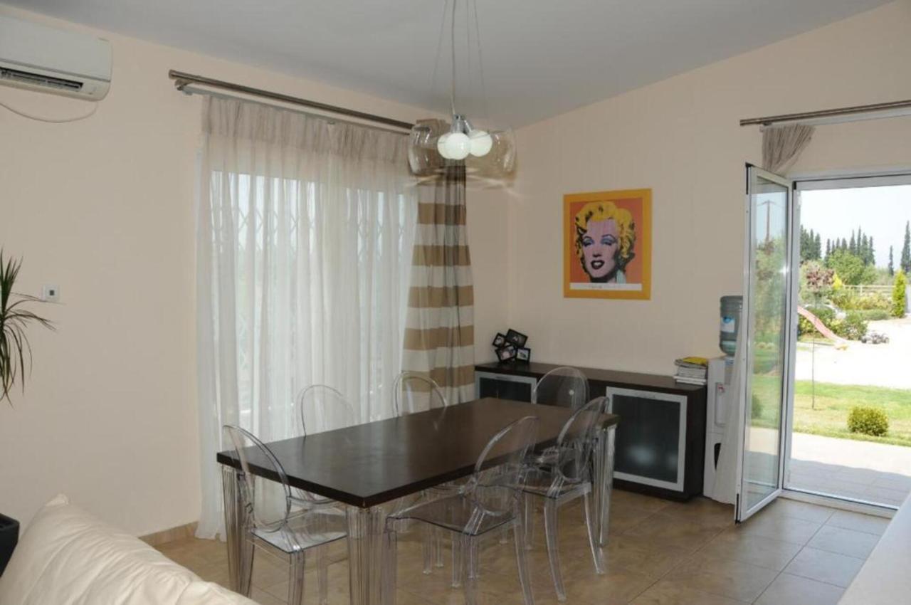 Luxurious 6 Bedroom In A Great Location Villa *
