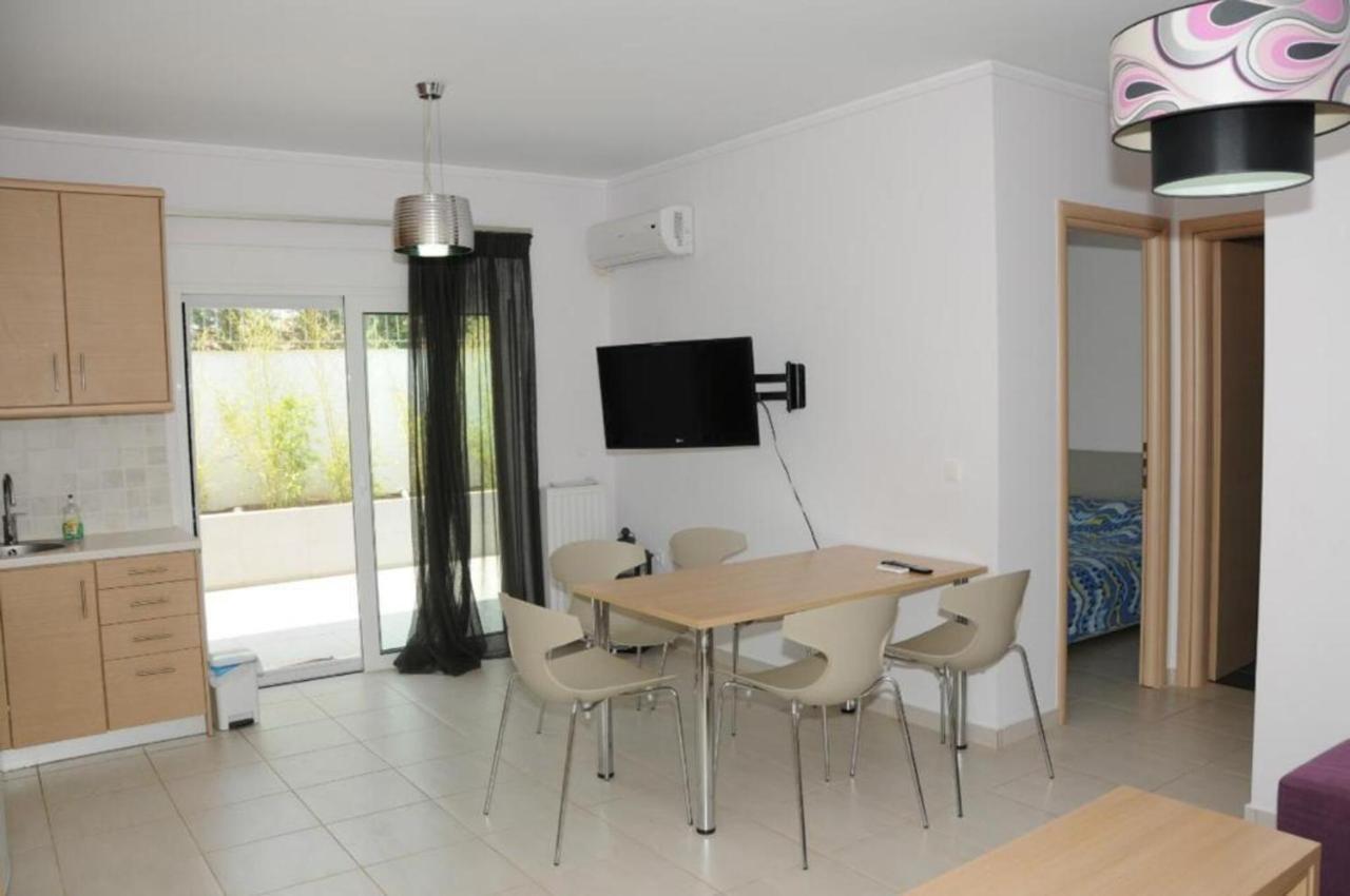 Luxurious 6 Bedroom In A Great Location Villa *