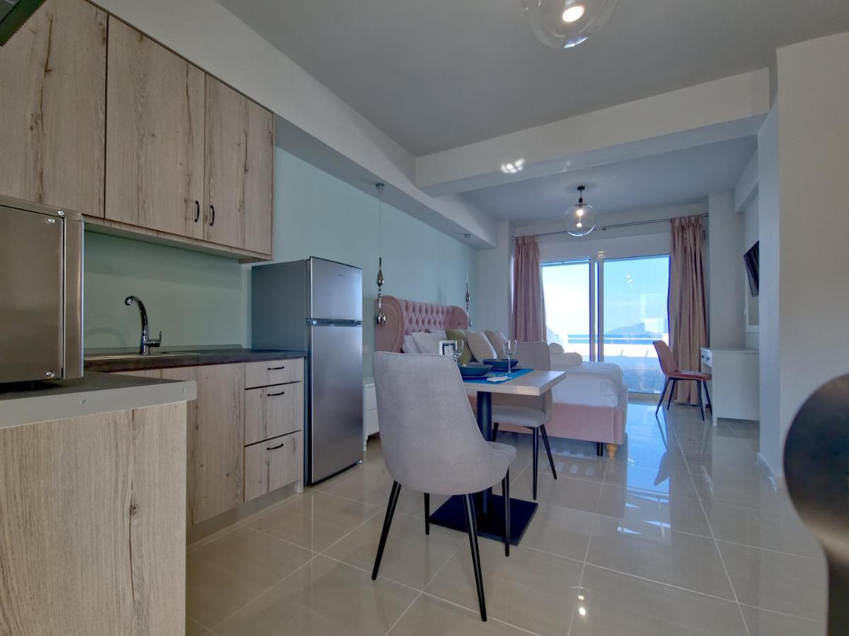 Epipleon Luxury Suites: Seaside With Spacious Terrace Apartment