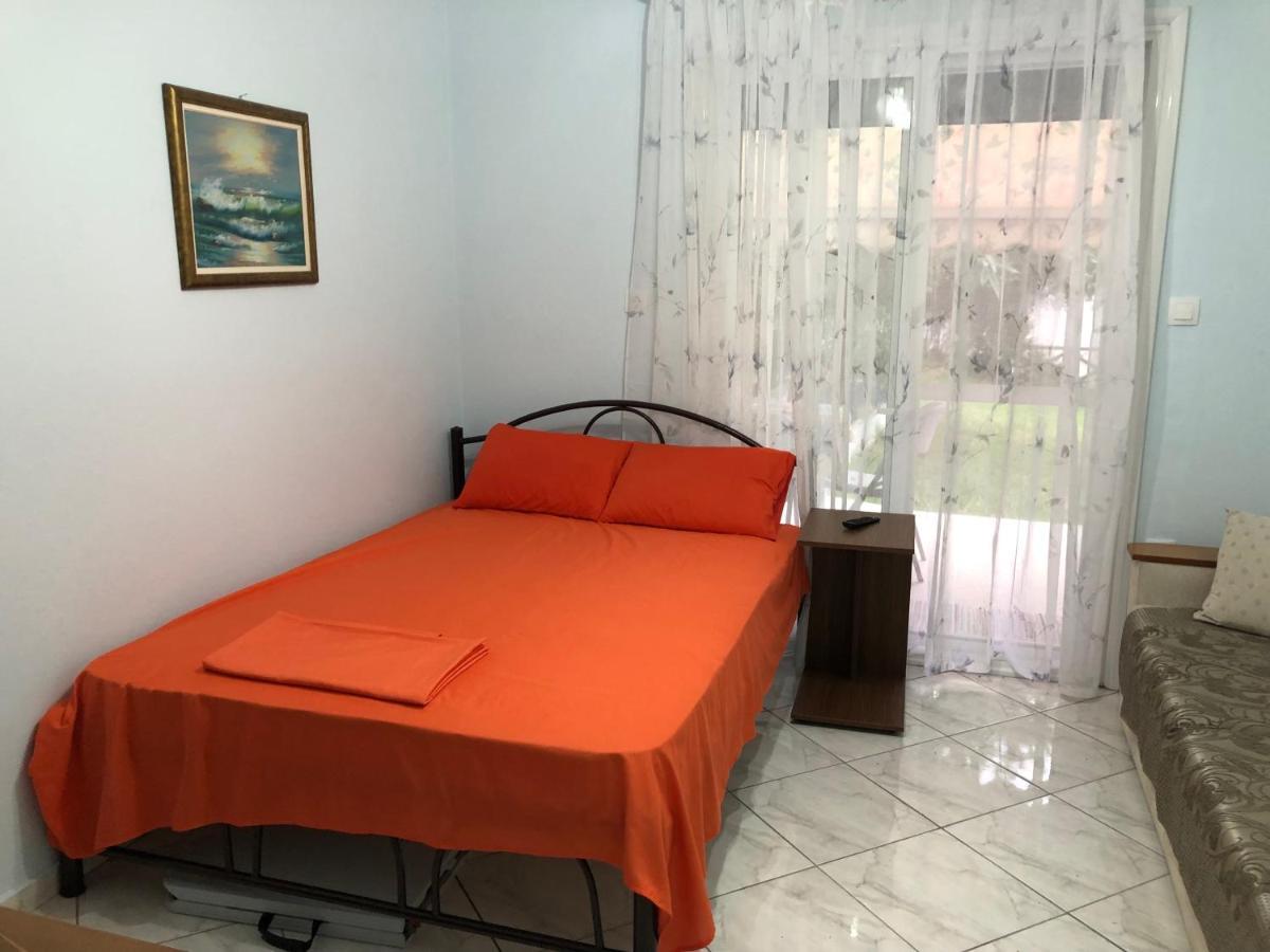 Apartment Thea Sea *