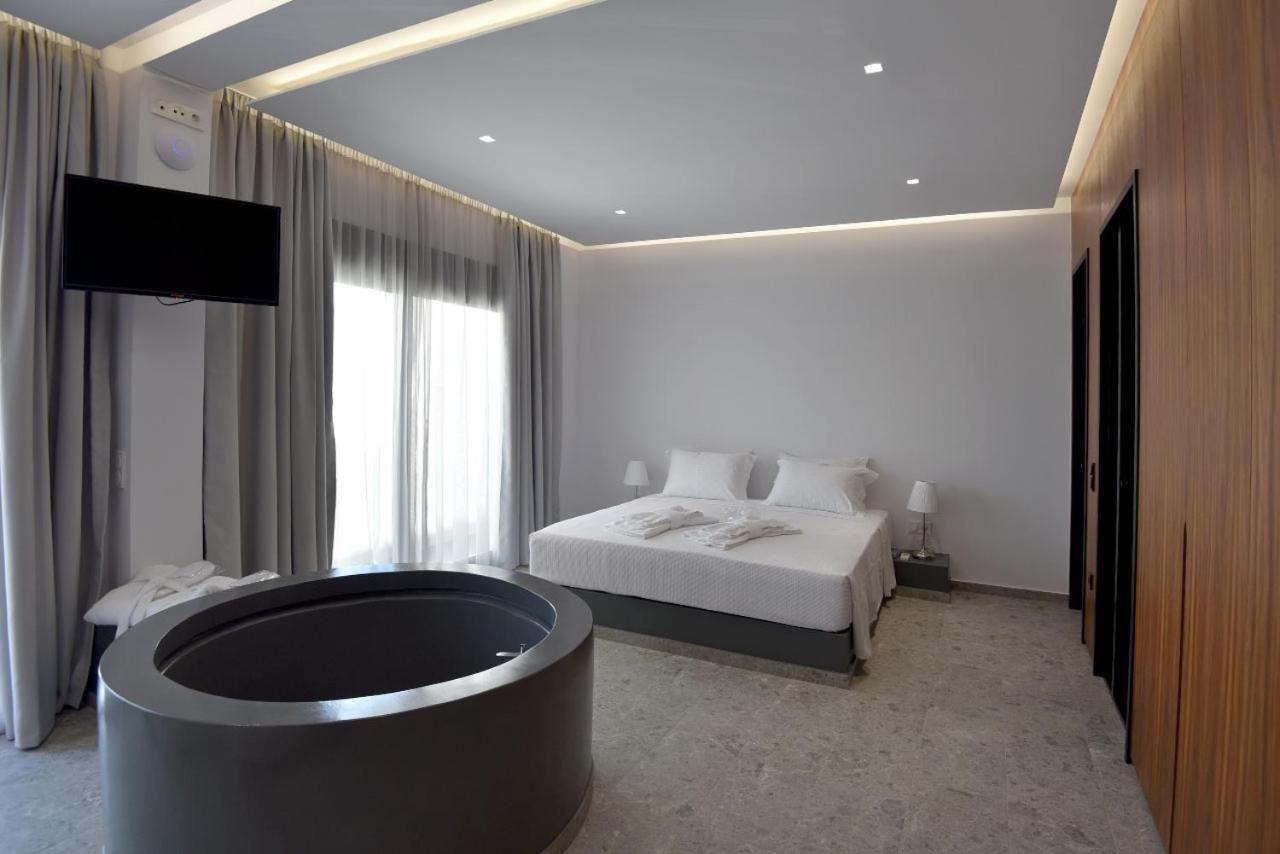 Rose N Stone, Queen, Luxury