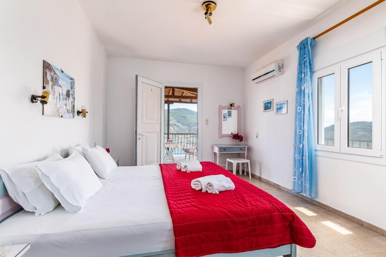 Mayorka * Skopelos Town