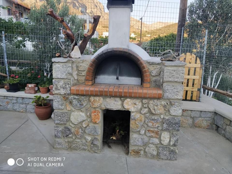 Manolakis Pizanias * Emborios
