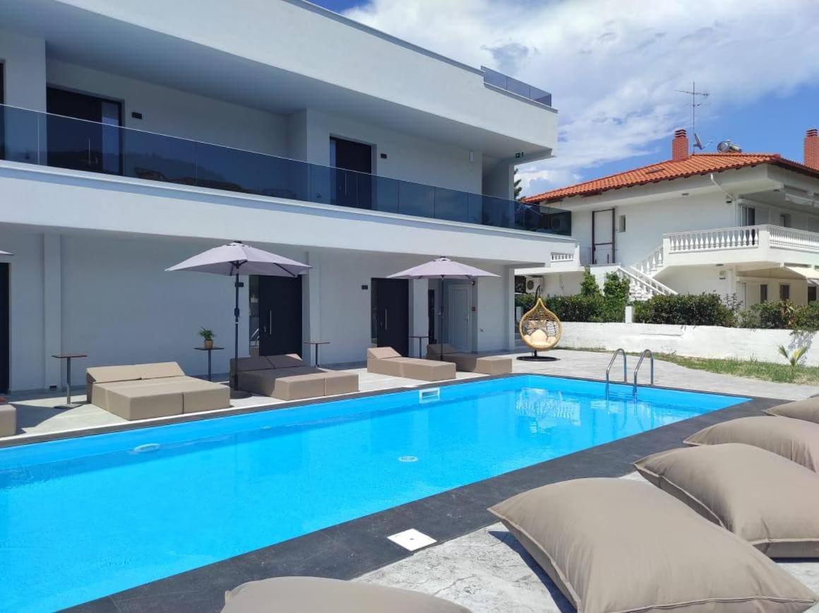 V Luxury Suites Apartment *