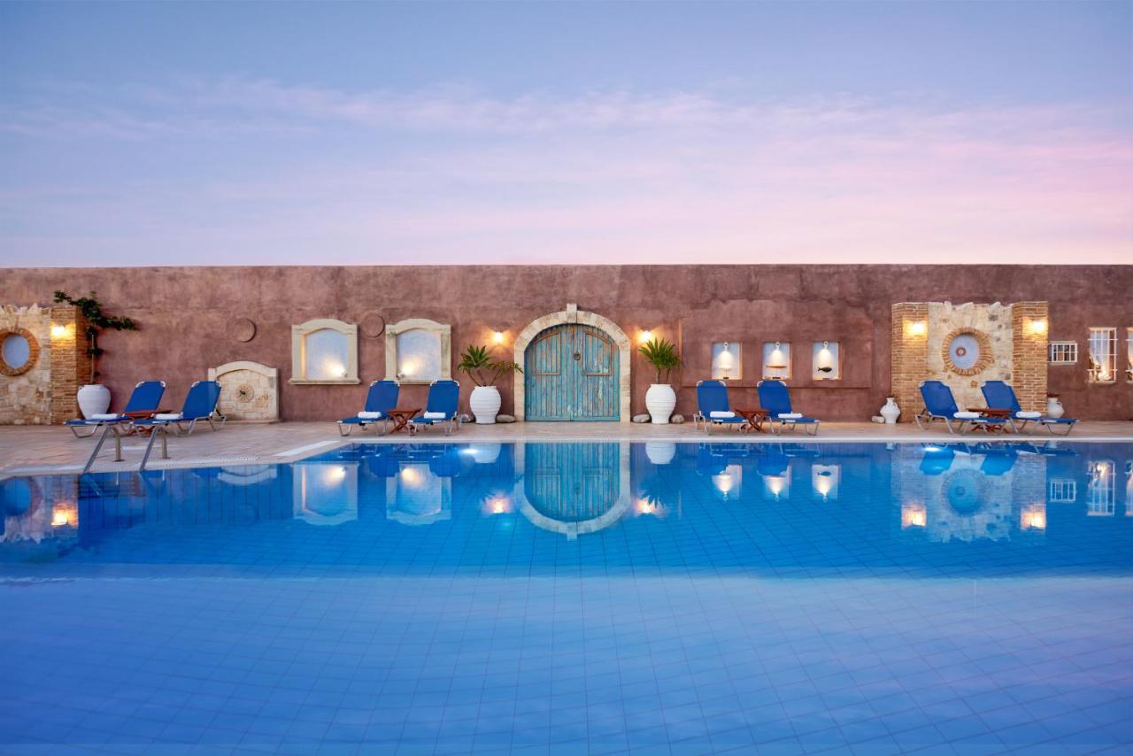 Golden Bay Aparthotel 3*