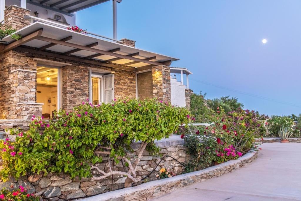 Oikia Petra Agios Ioannis (Tinos)