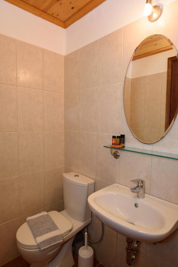Uranos Hotel *