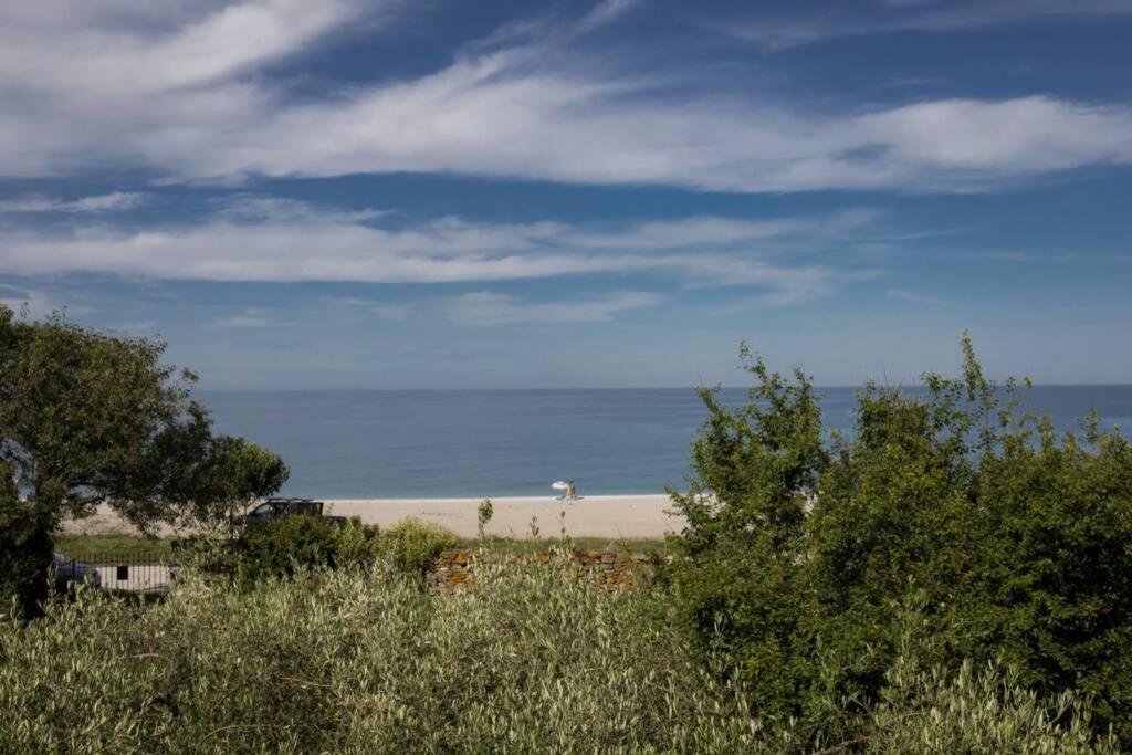 Aegean's Whispery Seafront * Chorefton