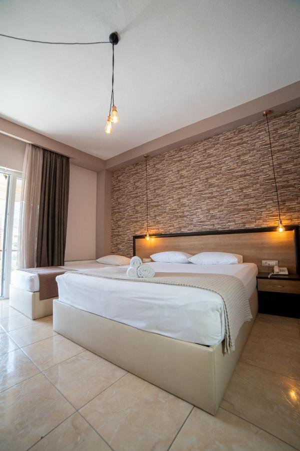 Nickolas Hotel