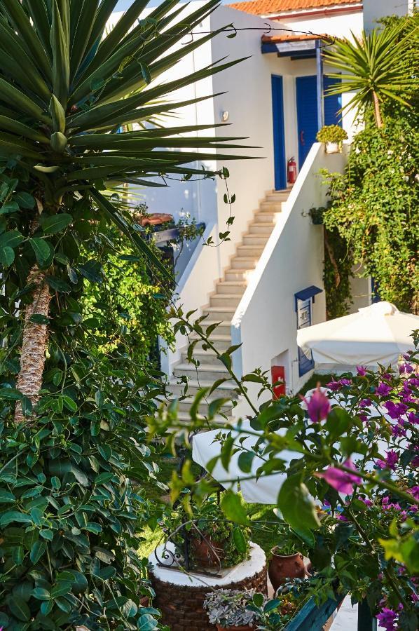 Konaki Studios & Apartment