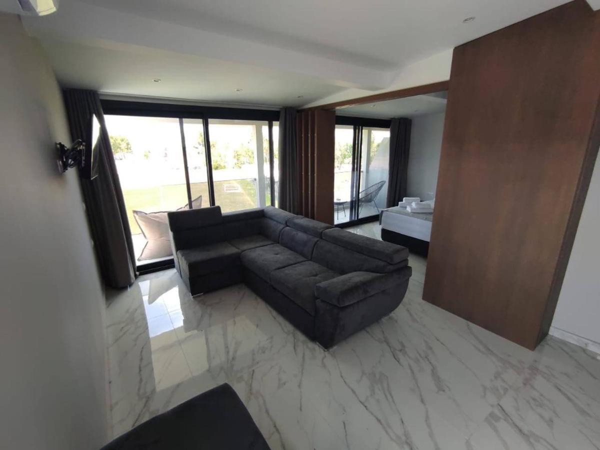 Apartment V Luxury Suites