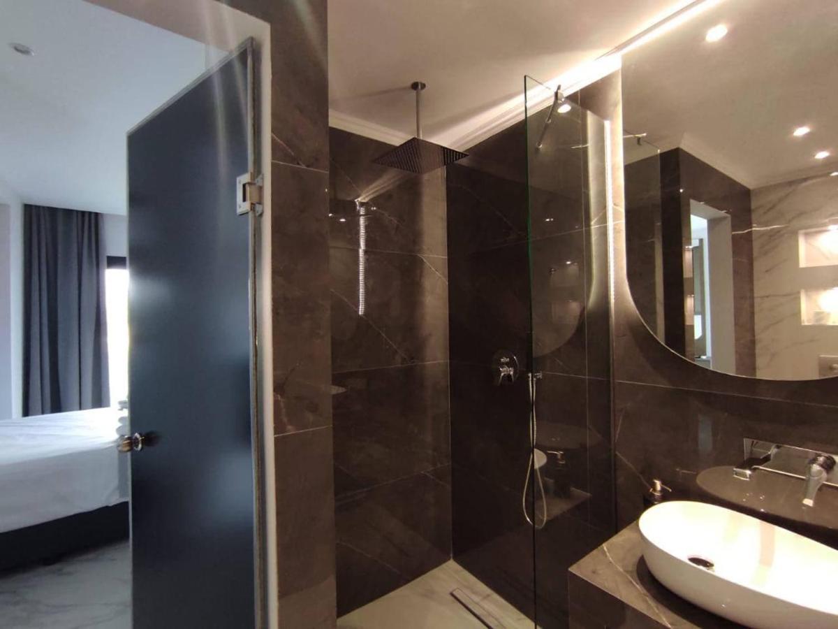 V Luxury Suites Apartment Pefkochori