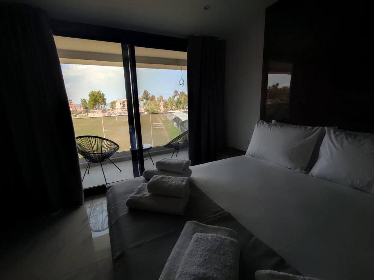 V Luxury Suites *