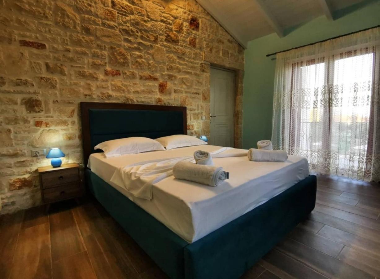 Villa Agro Art Boutique & Luxury - Two Art With Pools, Unique Decors, And A Treehouse Option Vanato