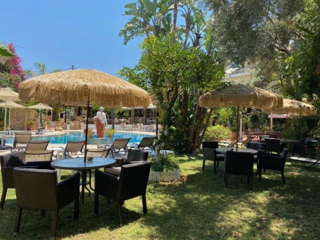 Aparthotel Dionyssos Village