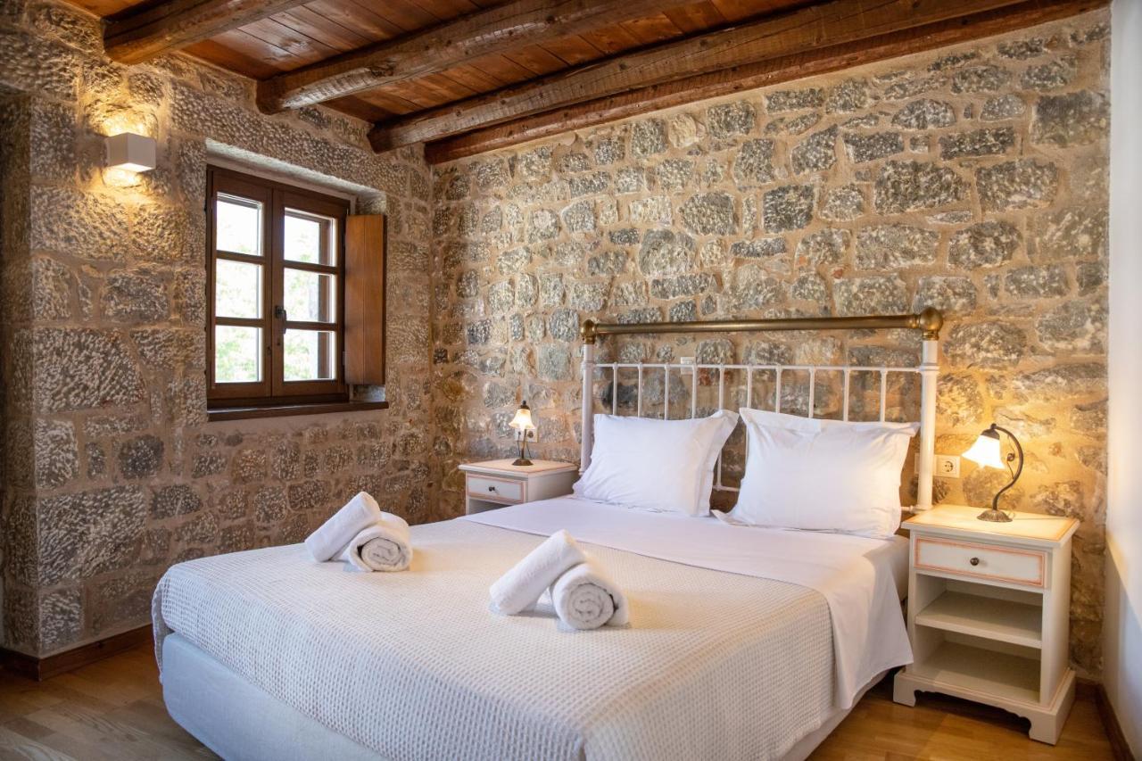 Trapela Areopolis, Boutique