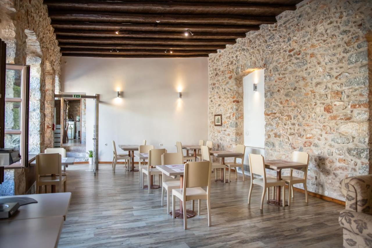 Trapela Areopolis, Boutique