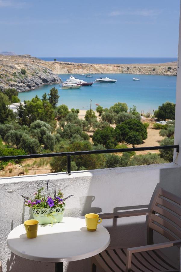 Aphrodite White Studios Apartment