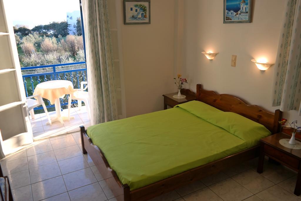 Mina's In Naxos Island