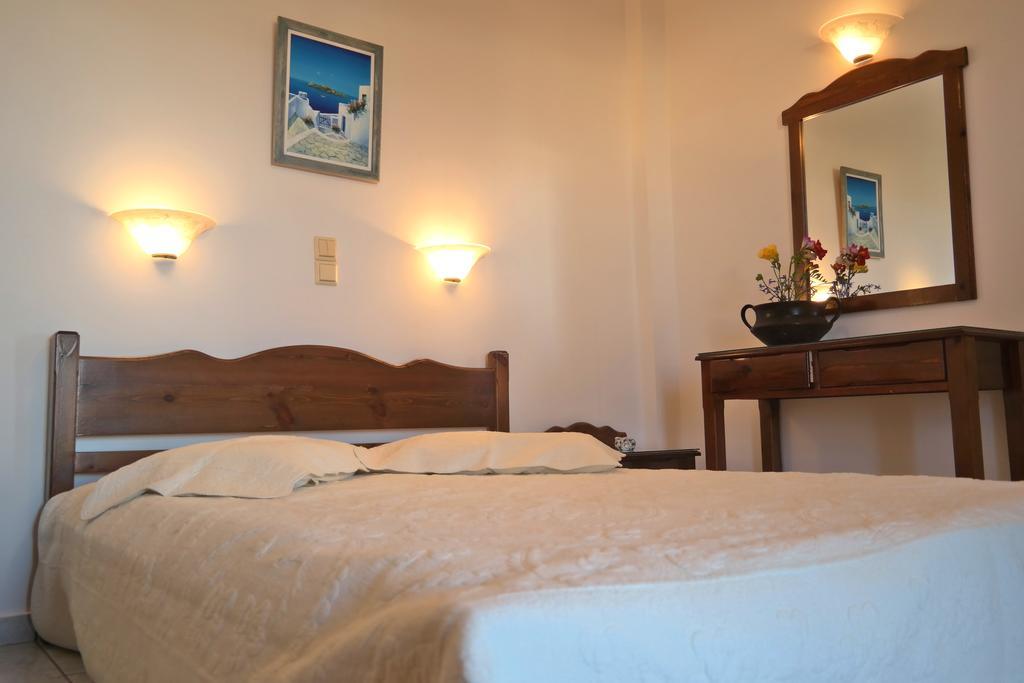 Mina's In Naxos Island 2*