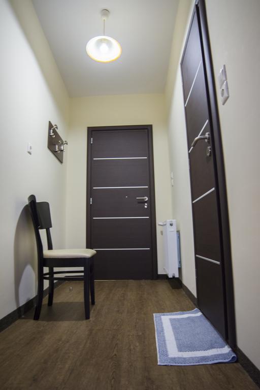 Pella Inn Hostel Hotel *