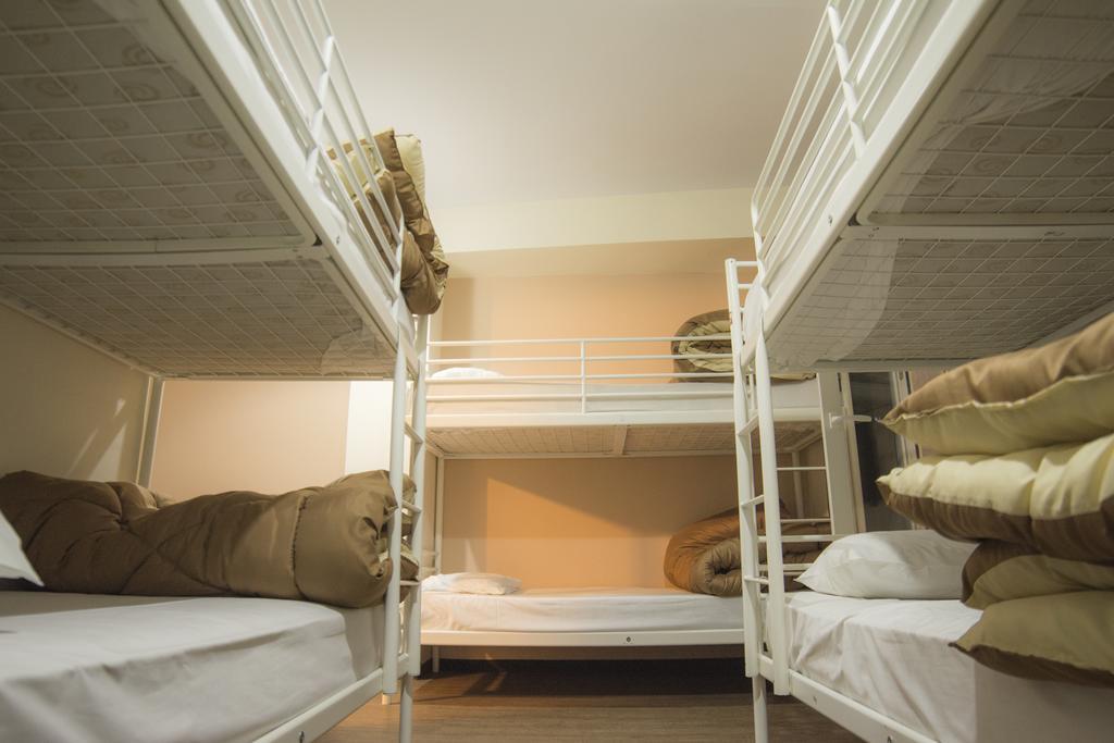 Pella Inn Hostel Hotel *