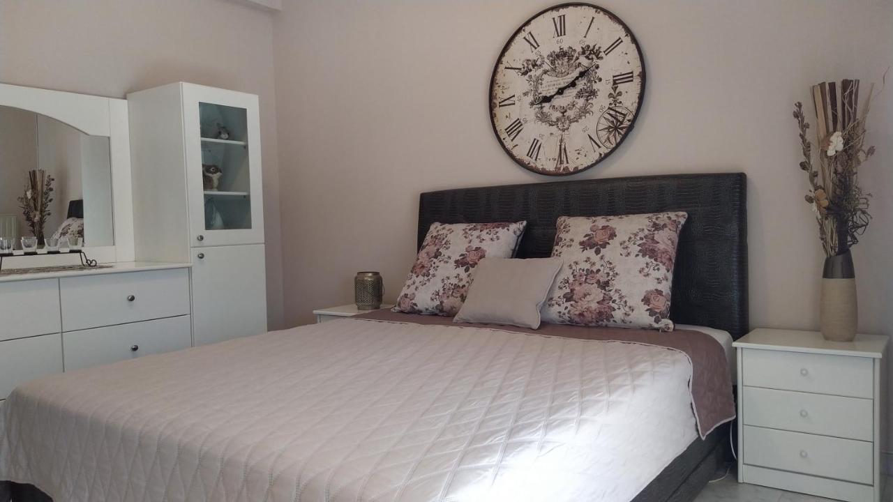 Politakis Apartment *