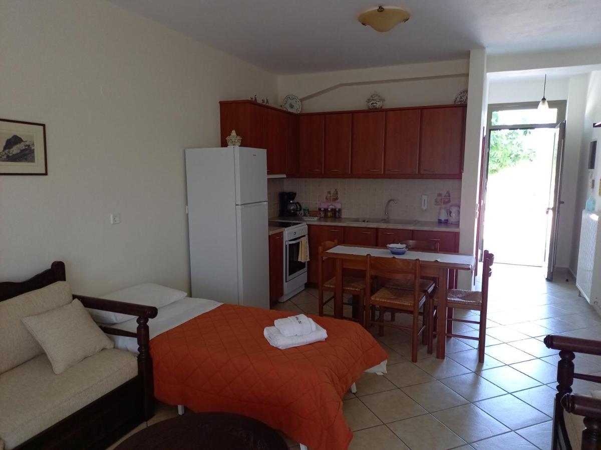 To Pithari Apartment Skyros