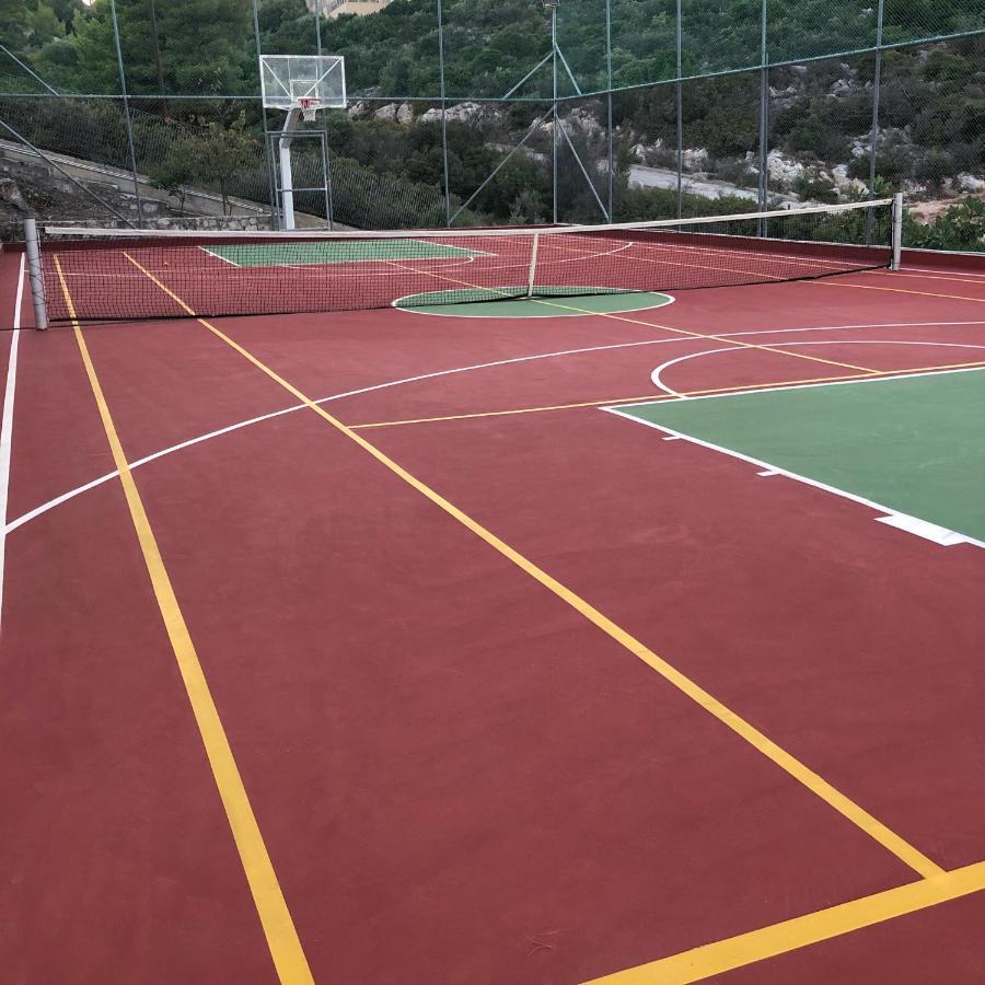 Holiday home With Swimming Pool And Tennis/basketball Court *