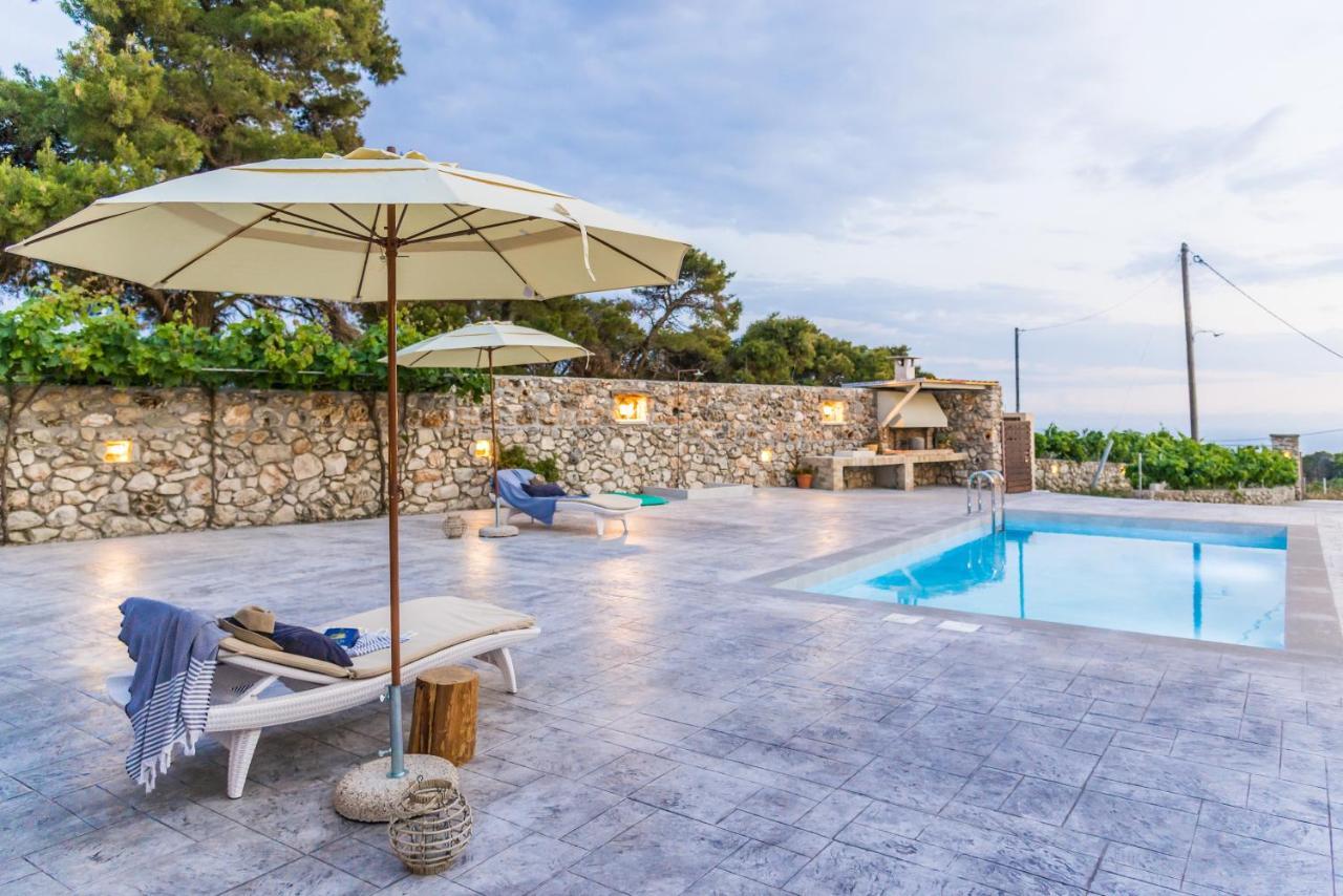 Anastasia Villa *