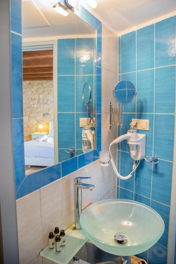 Trapela Areopolis, Boutique
