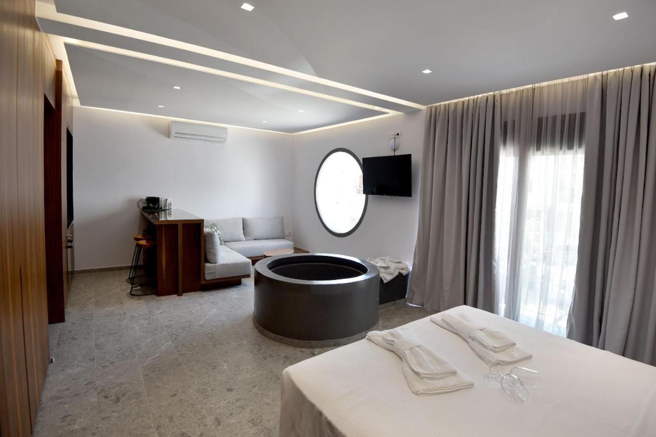 Rose N Stone, Queen, Luxury Tinos