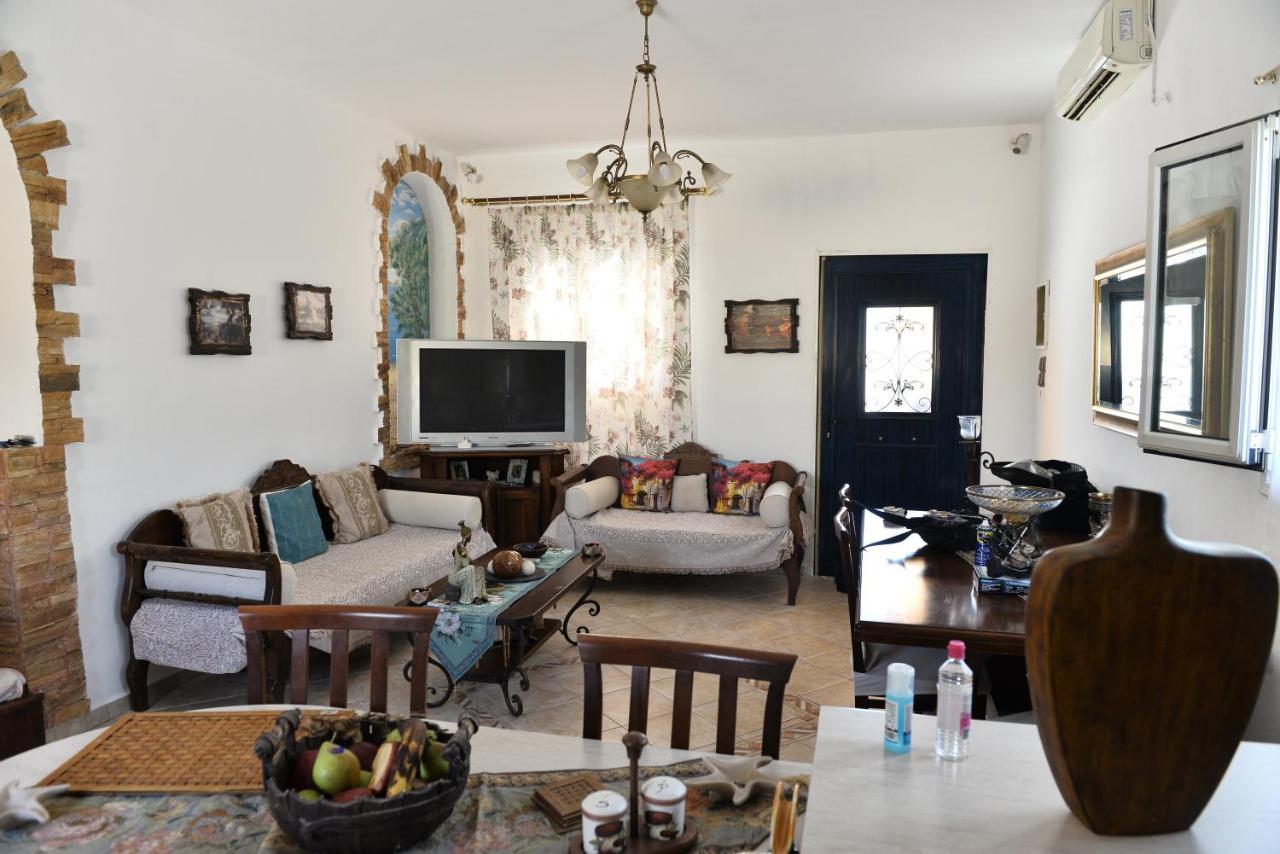 κυκλαδίτικη στην παραλία αντώνηδες, κύθνου Holiday home