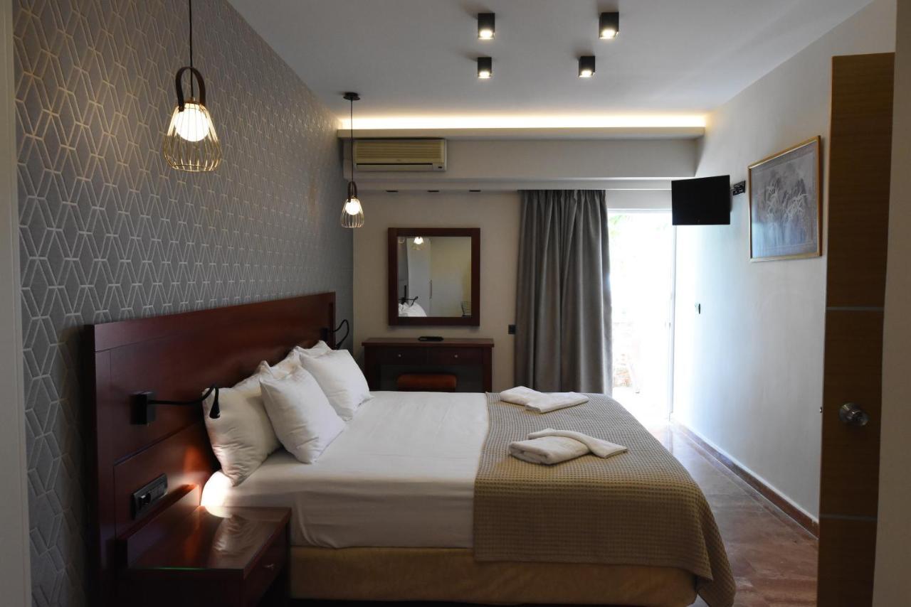 Viaros Aparthotel 3*