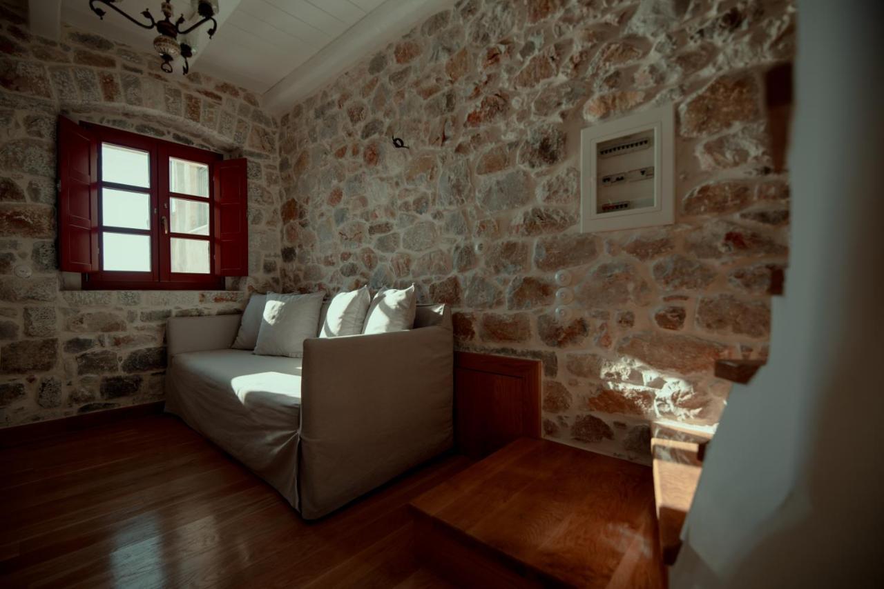 Limeni Villa *