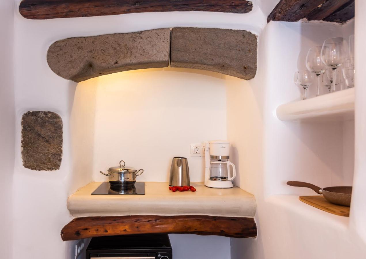 Plaka Suites