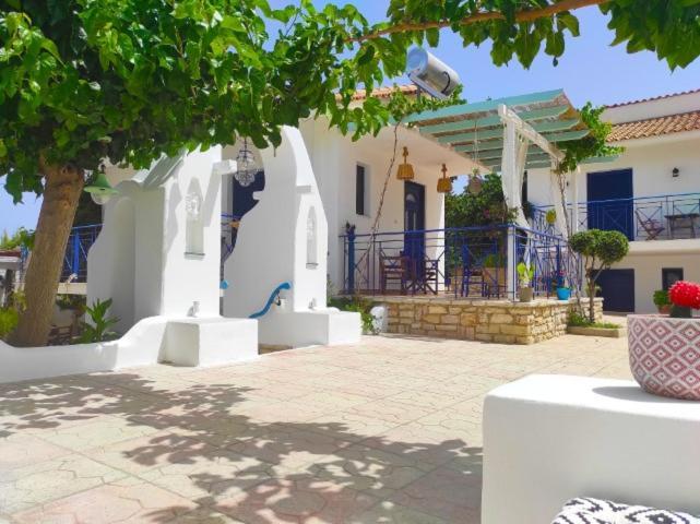 Lontos Village Apartment Finikounta