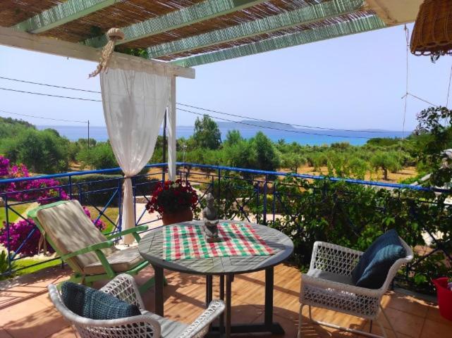 Lontos Village Apartment Finikounta