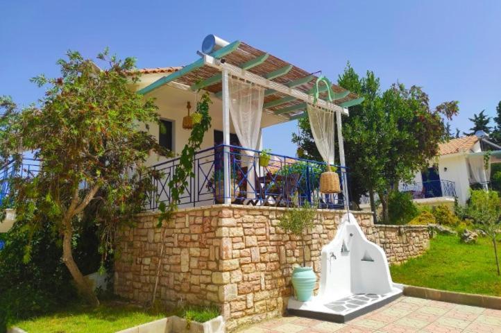 Lontos Village *