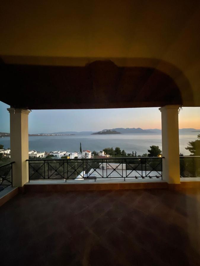 Amazing View Family House!