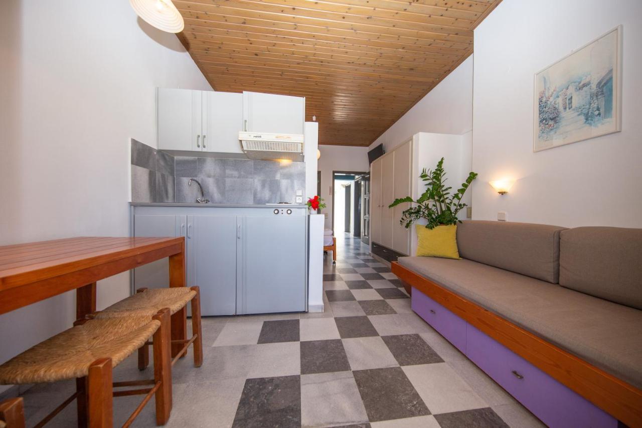 Manias Aparthotel *