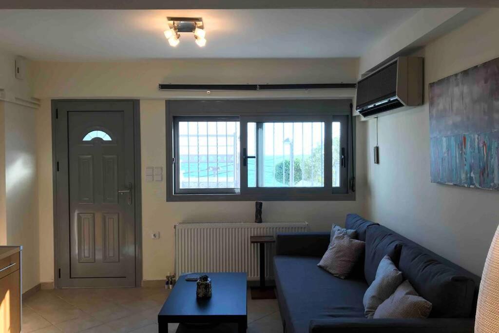 Cozy Seafront Loft - Kat's Apartment