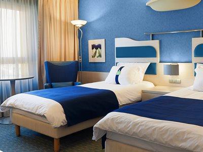 Attica Av, Airport W. By Ihg