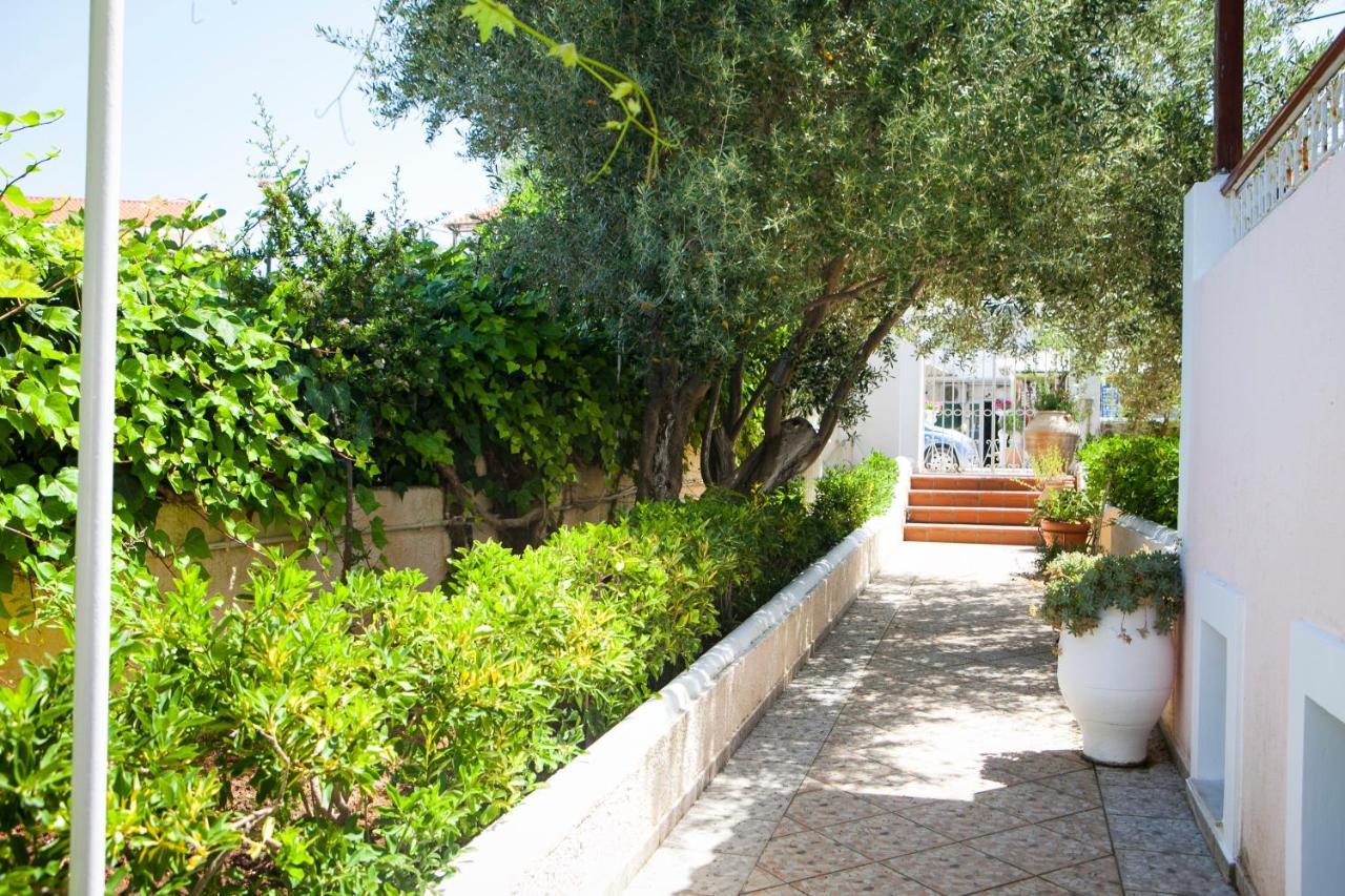 Tzivras & Holiday home