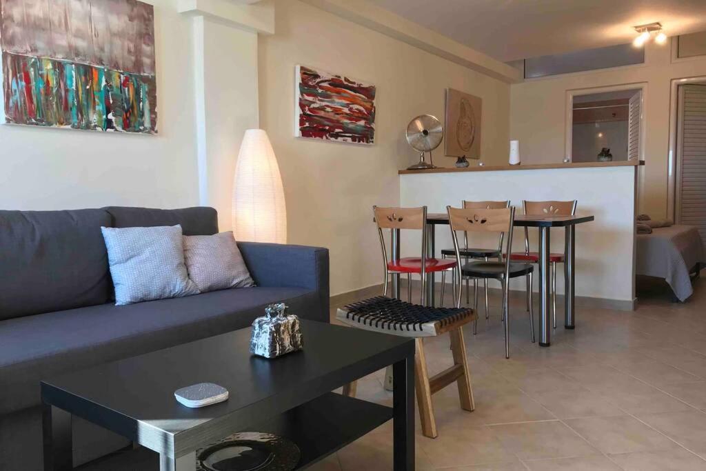 Cozy Seafront Loft - Kat's Apartment